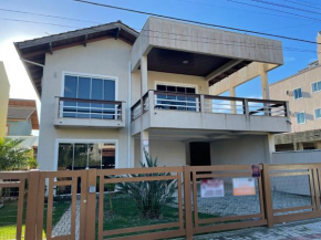 Casa com piscina-4 quartos e 4 banheiros